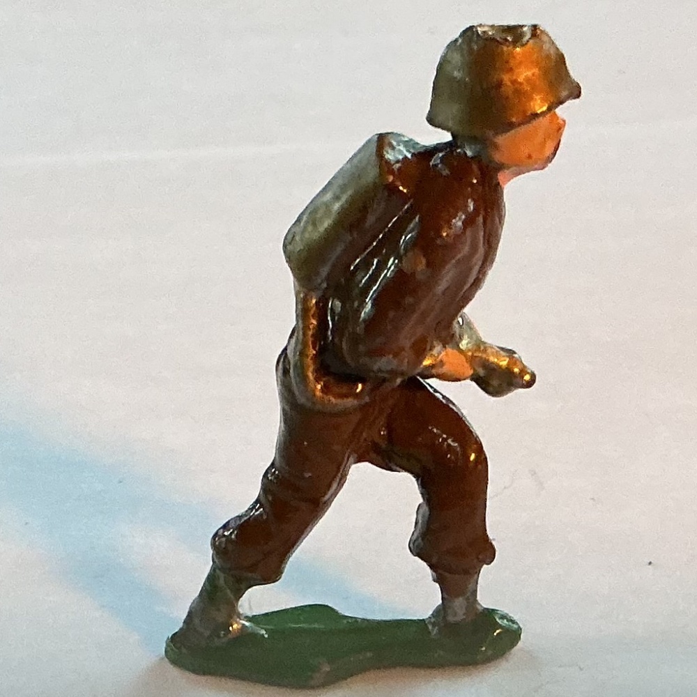 Metal WW2 Soldier